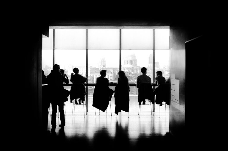 Tips on managing family relationships in the workplace