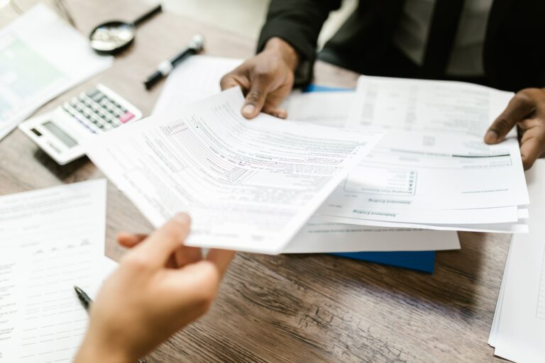 These tax tips<br>can make filing (1040) EZ
